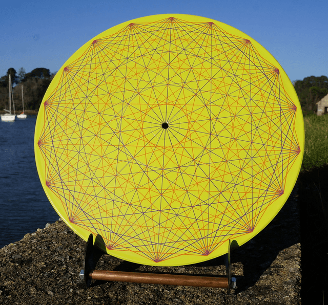 Polyèdre Régulier (Fond Jaune)